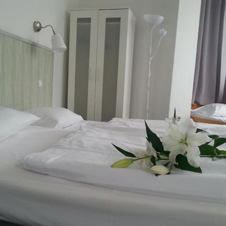 Hotel Komet Дюселдорф Екстериор снимка