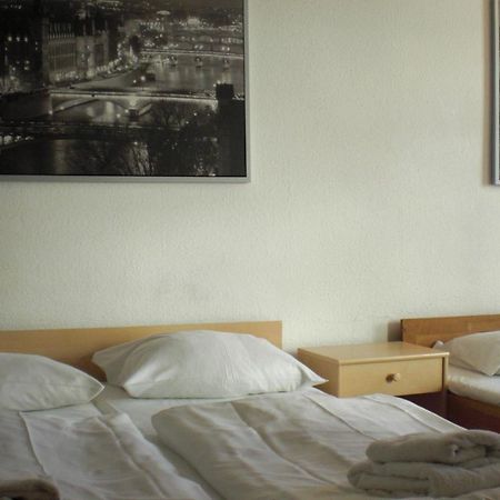 Hotel Komet Дюселдорф Екстериор снимка