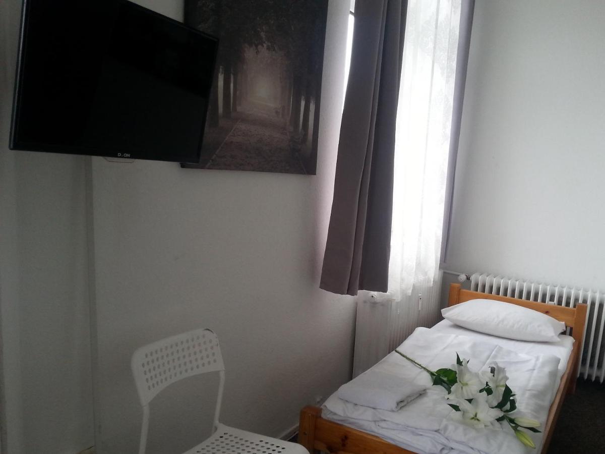 Hotel Komet Дюселдорф Екстериор снимка