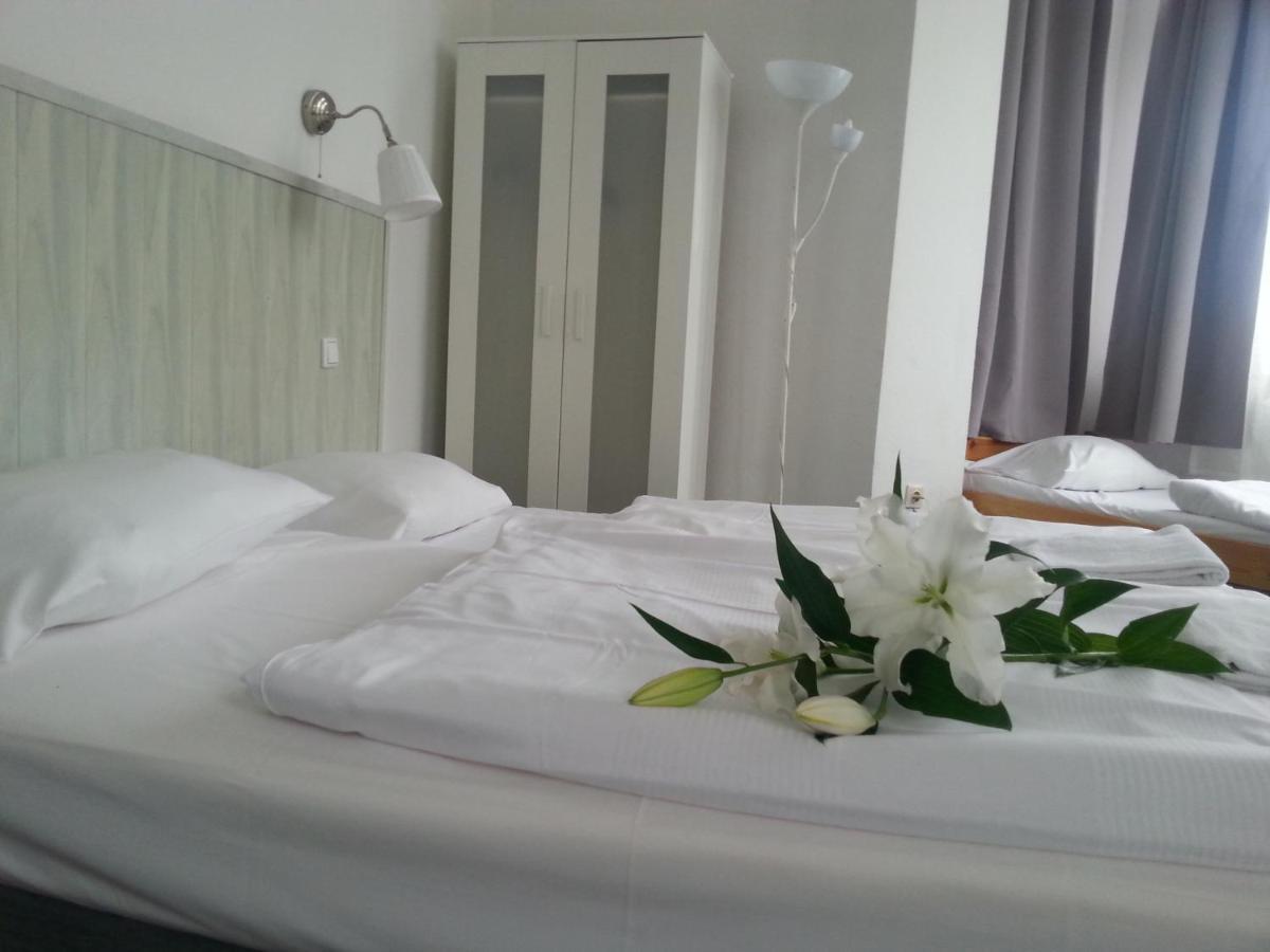 Hotel Komet Дюселдорф Екстериор снимка
