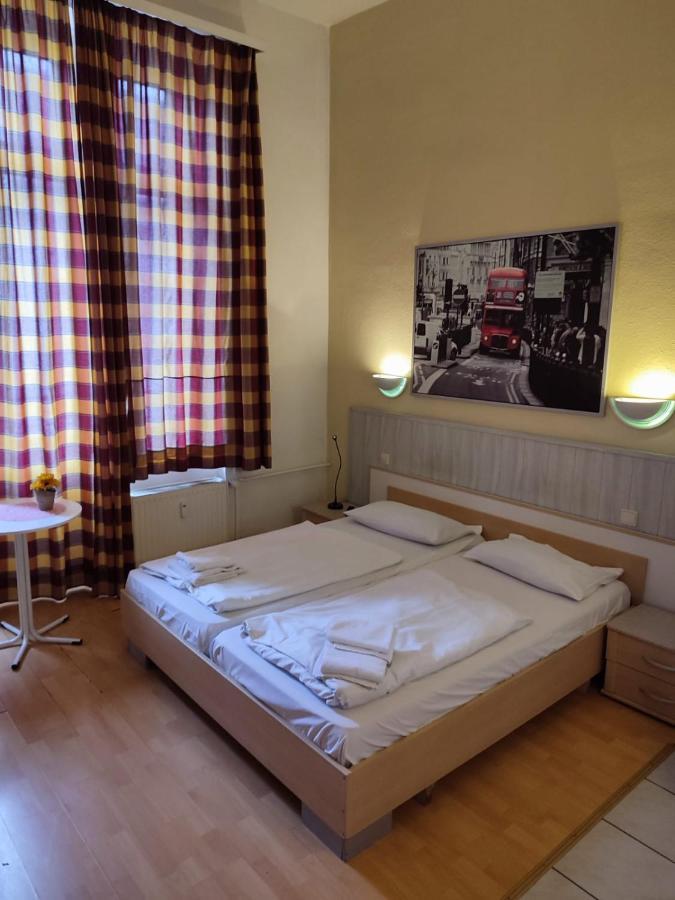 Hotel Komet Дюселдорф Екстериор снимка