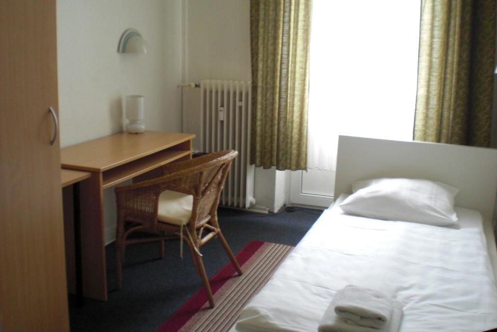 Hotel Komet Дюселдорф Стая снимка