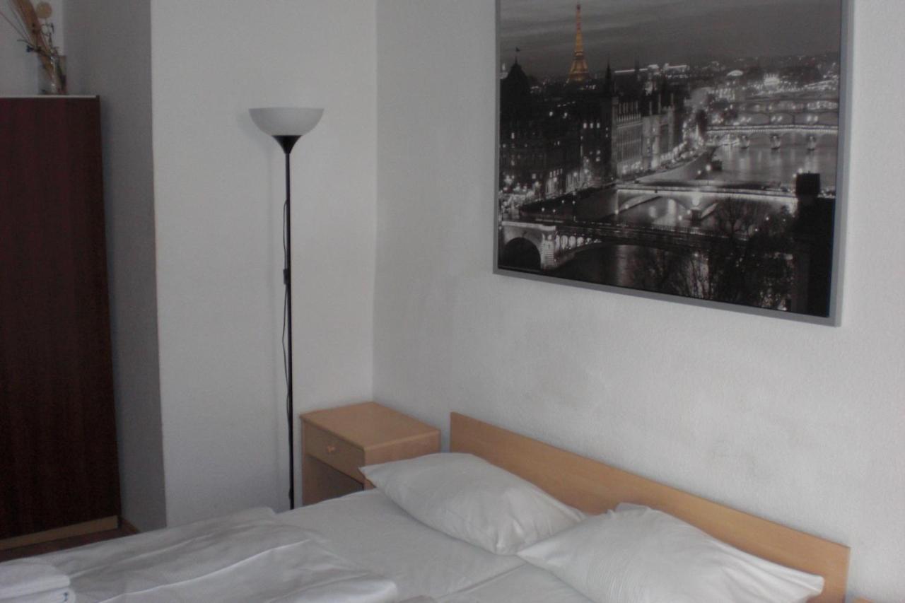 Hotel Komet Дюселдорф Екстериор снимка